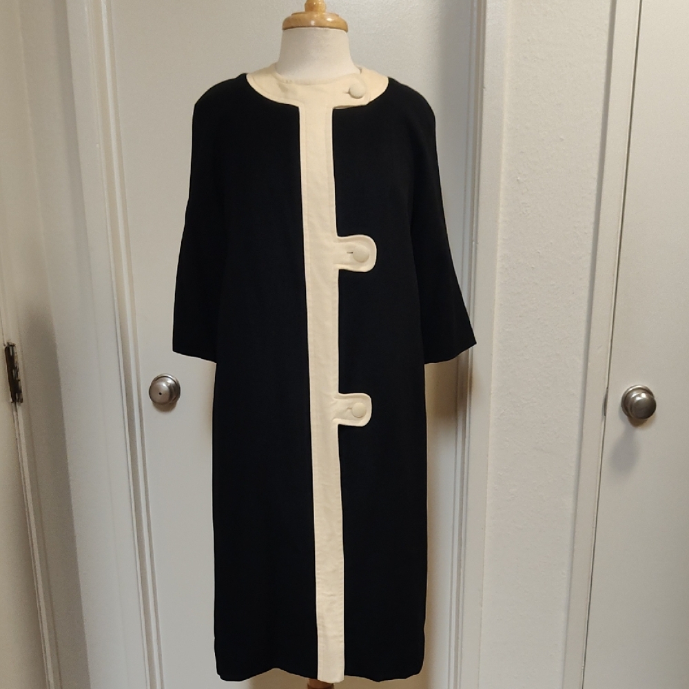 VINTAGE Chic Black and Cream Wool Coat with 3/4 Sleeves Size M/L